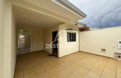 Imagem: A casa possui 2 Dormitórios, 2 Banheiros, 1 Vaga na garagem