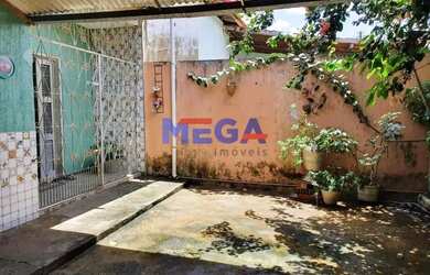 Imagem: A casa possui 3 Dormitórios, 2 Banheiros, 1 Vaga na garagem