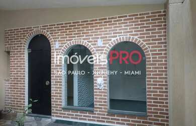 Imagem: A casa possui 4 Dormitórios, 3 Banheiros e 100m² de Área