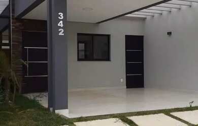 Imagem: A casa possui 3 Dormitórios, 2 Banheiros, 2 Vagas na garagem