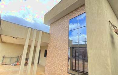 Imagem: A casa em condomínio possui 3 Dormitórios, 3 Banheiros, 2