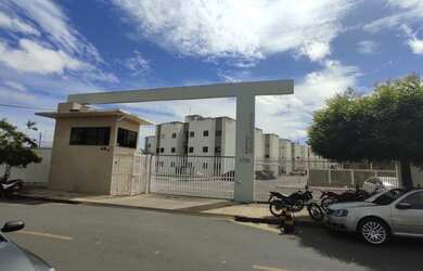 Imagem: O apartamento possui 3 Dormitórios, 1 Banheiro, 1 Vaga na garagem