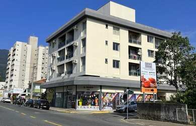 Imagem: O apartamento possui 3 Dormitórios, 1 Banheiro, 1 Vaga na garagem