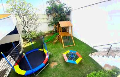 Imagem: O apartamento possui 4 Dormitórios, 2 Banheiros, 2 Vagas na