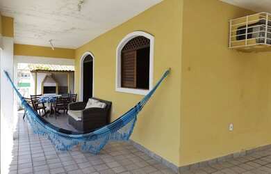 Imagem: A casa possui 4 Dormitórios, 4 Banheiros, 3 Vagas na garagem