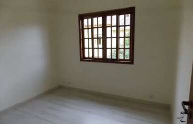 Imagem: A casa possui 2 Dormitórios, 2 Banheiros, 2 Vagas na garagem