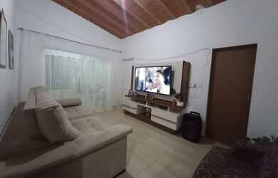 Imagem: A casa possui 4 Dormitórios, 4 Banheiros, 2 Vagas na garagem