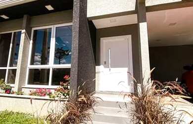 Imagem: A casa em condomínio possui 2 Dormitórios, 3 Banheiros, 4