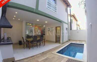 Imagem: A casa em condomínio possui 3 Dormitórios, 4 Banheiros, 2