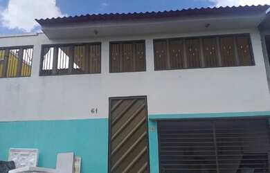 Imagem: A casa possui 2 Dormitórios, 2 Banheiros, 1 Vaga na garagem