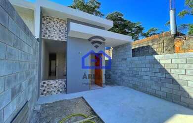 Imagem: A casa possui 2 Dormitórios, 2 Banheiros, 2 Vagas na garagem