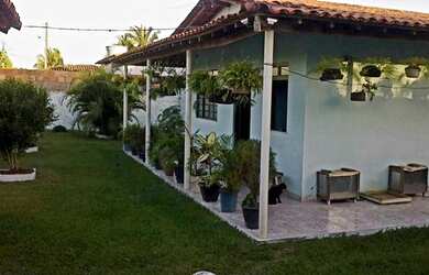 Imagem: A casa possui 4 Dormitórios, 2 Banheiros, 5 Vagas na garagem