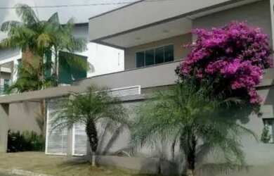 Imagem: A casa em condomínio possui 4 Dormitórios, 4 Banheiros, 4