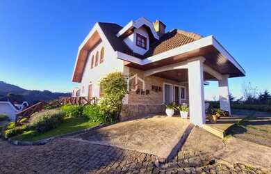 Imagem: A casa em condomínio possui 4 Dormitórios, 5 Banheiros, 3