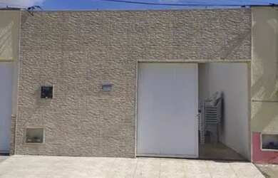 Imagem: A casa possui 2 Dormitórios, 2 Banheiros, 2 Vagas na garagem