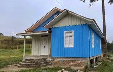 Imagem: A casa possui 2 Dormitórios, 1 Banheiro, 1 Vaga na garagem