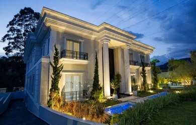 Imagem: A casa em condomínio possui 5 Dormitórios, 5 Banheiros, 5