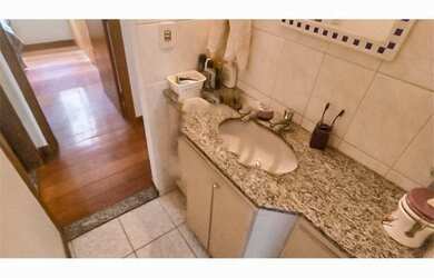 Imagem: O apartamento possui 3 Dormitórios, 3 Banheiros, 2 Vagas na