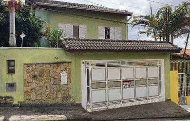 Imagem: A casa possui 3 Dormitórios, 2 Banheiros, 4 Vagas na garagem