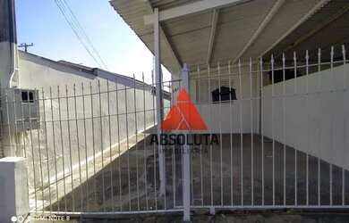 Imagem: A casa possui 2 Dormitórios, 1 Banheiro, 1 Vaga na garagem