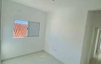 Imagem: A casa possui 3 Dormitórios, 2 Banheiros, 2 Vagas na garagem