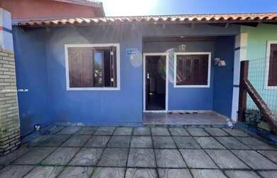 Imagem: A casa possui 2 Dormitórios, 1 Banheiro, 1 Vaga na garagem