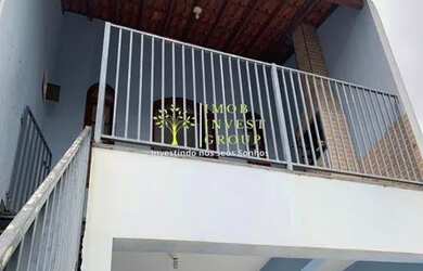 Imagem: A casa possui 2 Dormitórios, 2 Banheiros, 2 Vagas na garagem