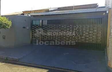 Imagem: A casa possui 2 Dormitórios, 3 Banheiros, 2 Vagas na garagem