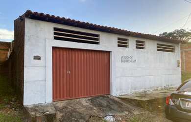 Imagem: A casa possui 2 Dormitórios, 1 Banheiro, 3 Vagas na garagem