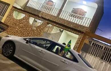 Imagem: A casa possui 3 Dormitórios, 4 Banheiros, 1 Vaga na garagem