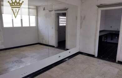 Imagem: O depósito possui 3 Vagas na garagem, 268m² de Área e está