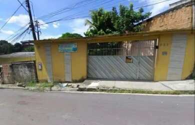 Imagem: A casa possui 3 Dormitórios, 2 Banheiros, 2 Vagas na garagem