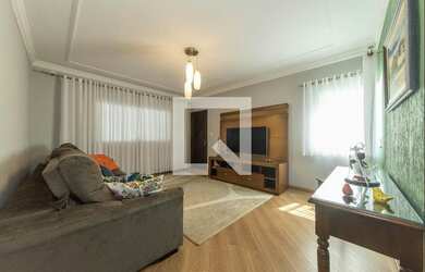 Imagem: A casa possui 3 Dormitórios, 4 Banheiros, 3 Vagas na garagem