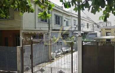 Imagem: A casa possui 2 Dormitórios, 1 Banheiro, 1 Vaga na garagem