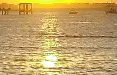 Imagem: A casa possui 1 Dormitório, 1 Banheiro e está localizado