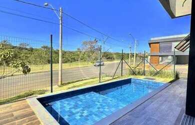 Imagem: A casa em condomínio possui 3 Dormitórios, 2 Banheiros, 4