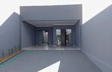 Imagem: A casa possui 3 Dormitórios, 2 Banheiros, 93m² de Área e