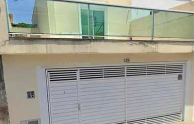 Imagem: A casa possui 3 Dormitórios, 2 Banheiros, 2 Vagas na garagem