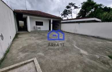 Imagem: A casa possui 4 Dormitórios, 1 Banheiro, 5 Vagas na garagem