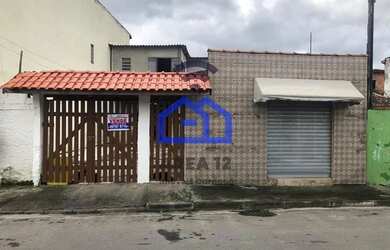 Imagem: A casa possui 4 Dormitórios, 3 Banheiros, 130m² de Área e