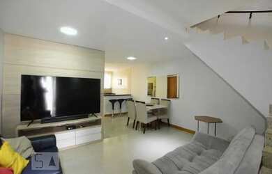 Imagem: A casa possui 3 Dormitórios, 4 Banheiros, 2 Vagas na garagem