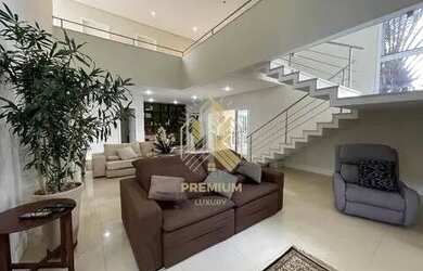 Imagem: A casa possui 5 Dormitórios, 5 Banheiros, 4 Vagas na garagem