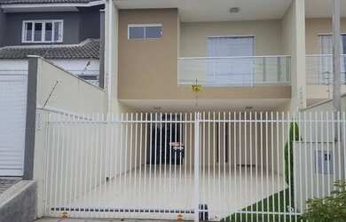 Imagem: A casa possui 3 Dormitórios, 1 Banheiro, 4 Vagas na garagem