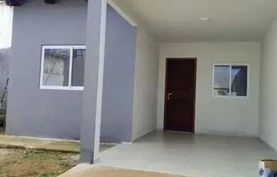 Imagem: A casa possui 3 Dormitórios, 2 Banheiros, 1 Vaga na garagem