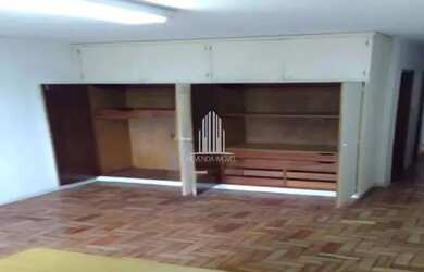 Imagem: A casa possui 3 Dormitórios, 3 Banheiros, 4 Vagas na garagem