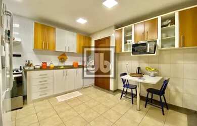 Imagem 8: Edifício adjacente á Rua Rainha Guilhermina 272 metros Varanda 4 quartos...