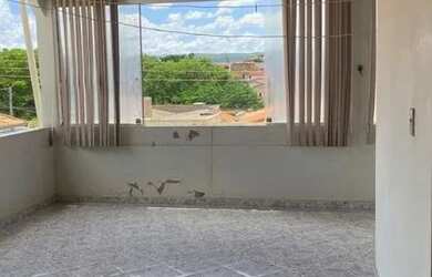 Imagem: A casa possui 5 Dormitórios, 3 Banheiros, 3 Vagas na garagem