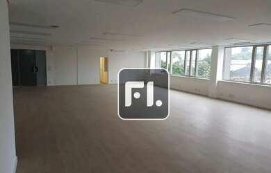 Imagem: O depósito possui 2 Vagas na garagem, 167m² de Área e está