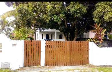 Imagem: A casa possui 3 Dormitórios, 2 Banheiros, 2 Vagas na garagem