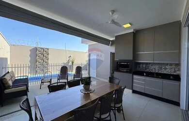 Imagem: A casa em condomínio possui 3 Dormitórios, 3 Banheiros, 2